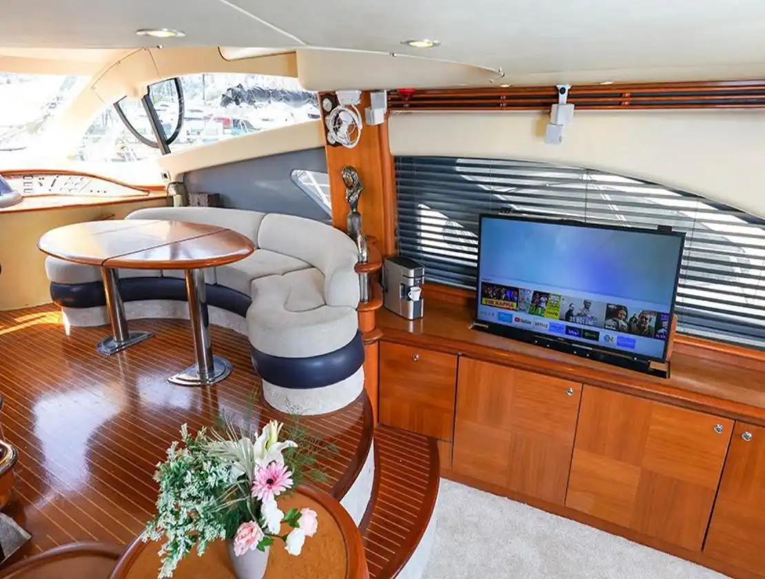 Antalya Yat Kiralama 19m Azimut 55 Fly